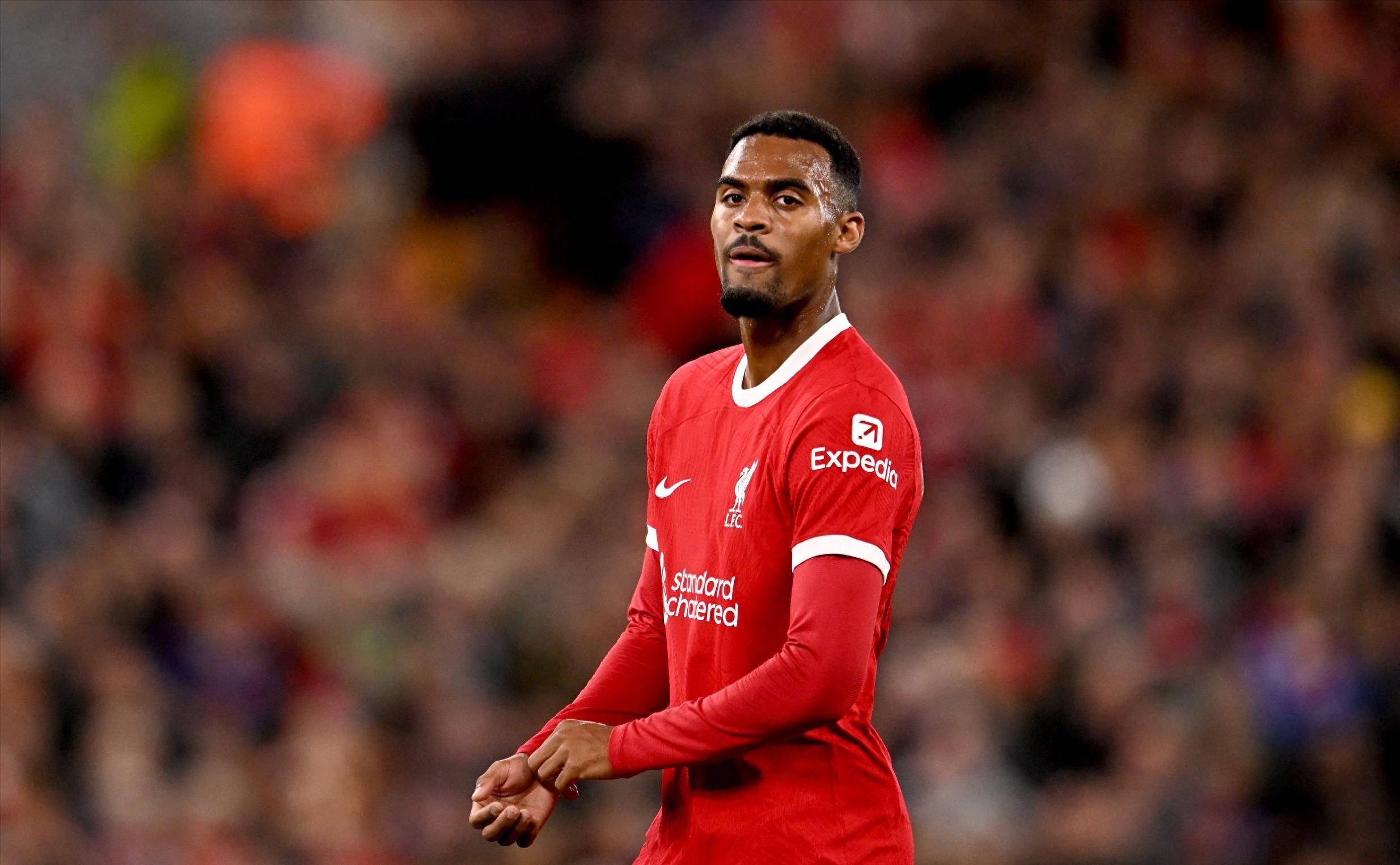 [中超]杨立瑜下底传中 法比奥头球梅开二度