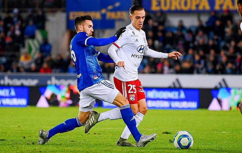 曼联毫无斗志，问题积重难返！球迷竟喊话请回阿莫林，阵容是病根