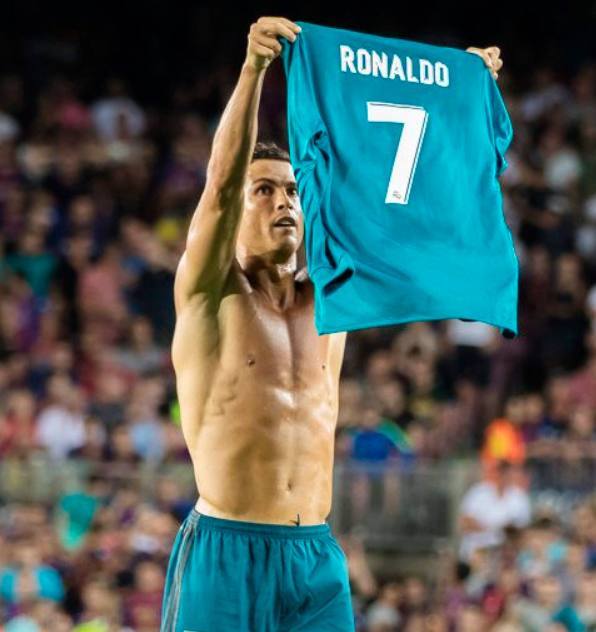 [图]莱昂纳多传射建功 上海海港战胜深圳新鹏城